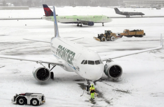 What Is the Minimum Snowfall Amount That Can Lead to Flight Cancellations